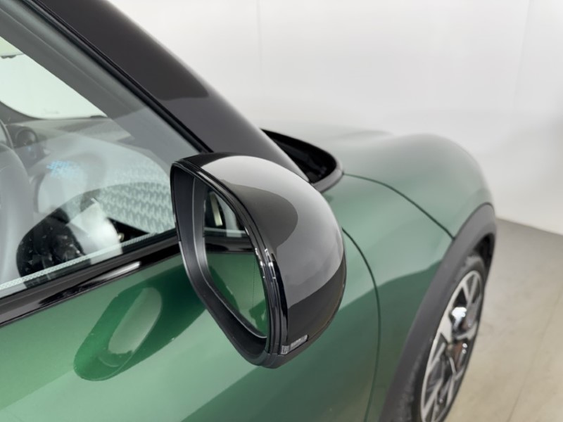 2024 (74) MINI COOPER 1.5 C Exclusive 3dr Auto 5697160