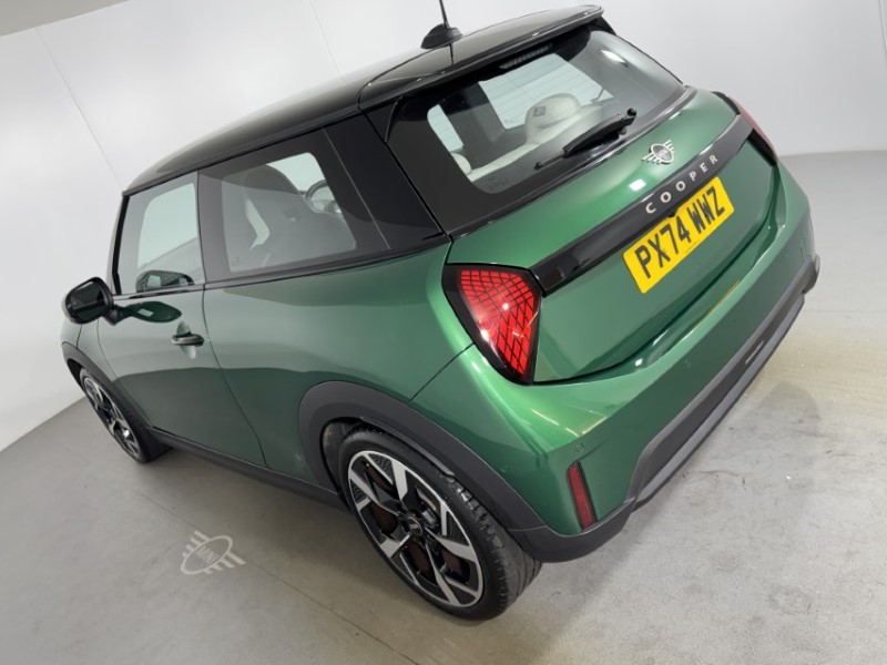 2024 (74) MINI COOPER 1.5 C Exclusive 3dr Auto 5697172