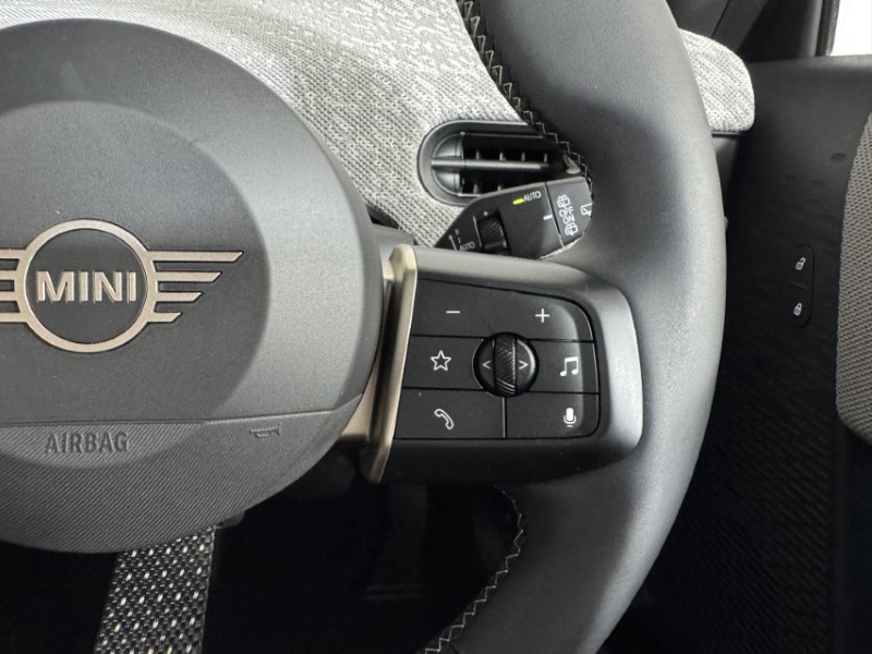 2024 (74) MINI COOPER 1.5 C Exclusive 3dr Auto 5697150