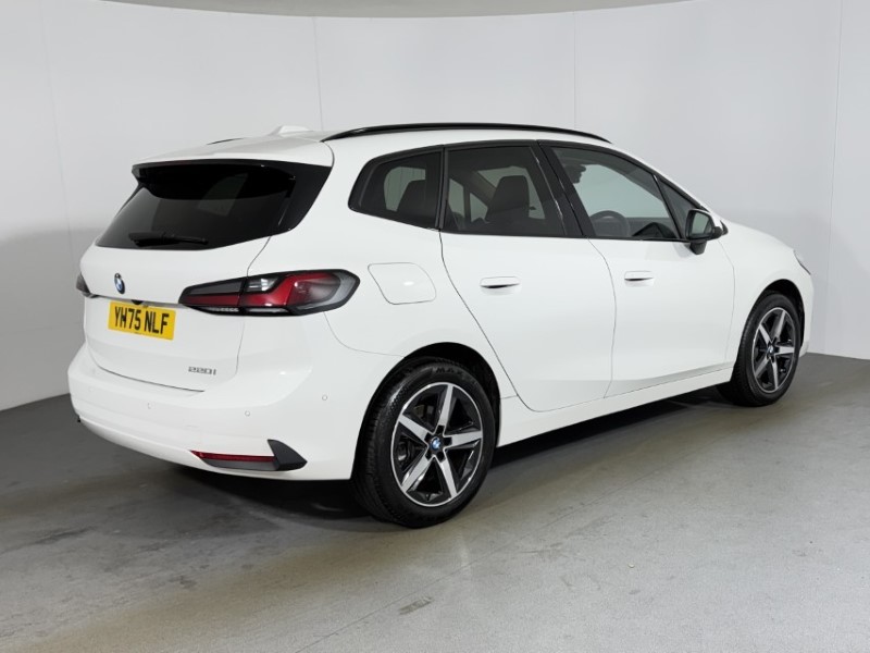 2025 (75) BMW 2 SERIES 220i MHT Sport 5dr DCT 5712631