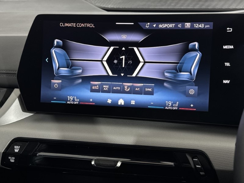 2025 (75) BMW 2 SERIES 220i MHT Sport 5dr DCT 5712602
