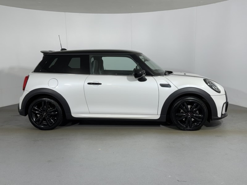 2024 (24) MINI HATCHBACK 1.5 Cooper Sport Premium 3dr Auto 5728792