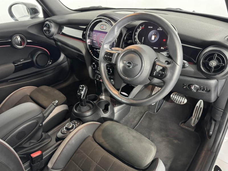 2024 (24) MINI HATCHBACK 1.5 Cooper Sport Premium 3dr Auto 5728766