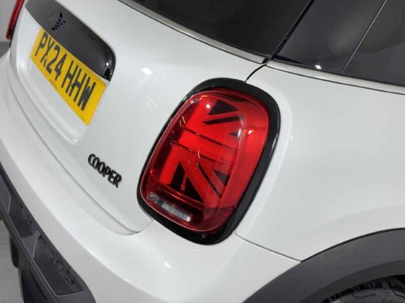 2024 (24) MINI HATCHBACK 1.5 Cooper Sport Premium 3dr Auto 5728780