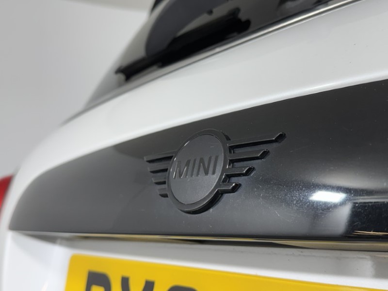 2024 (24) MINI HATCHBACK 1.5 Cooper Sport Premium 3dr Auto 5728782