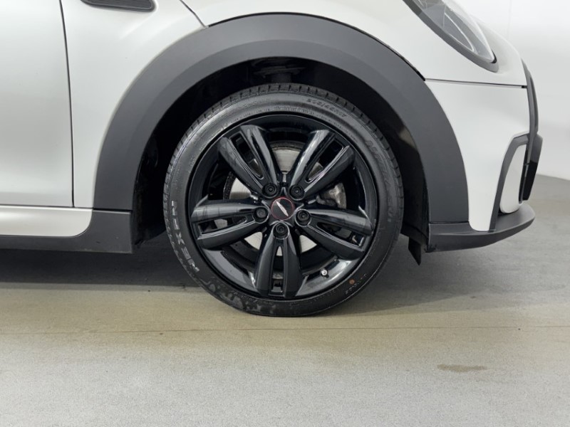 2024 (24) MINI HATCHBACK 1.5 Cooper Sport Premium 3dr Auto 5728776