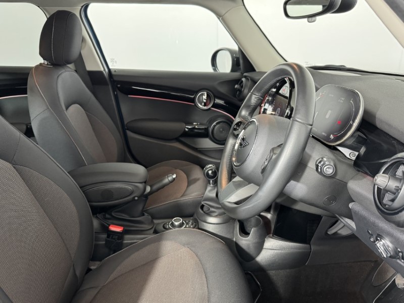 2023 (23) MINI HATCHBACK 1.5 Cooper Classic Premium 5dr 5741637