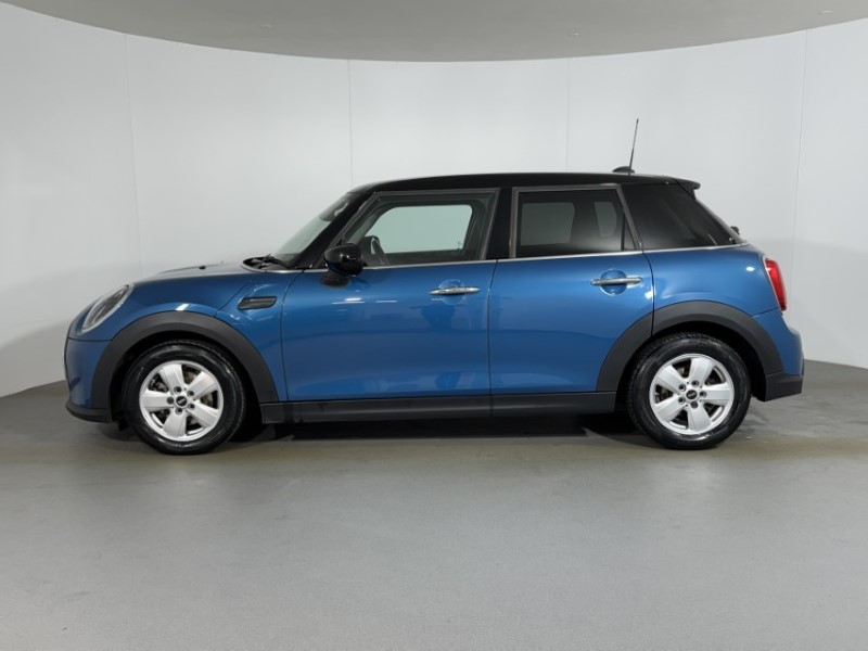 2023 (23) MINI HATCHBACK 1.5 Cooper Classic Premium 5dr 5741663