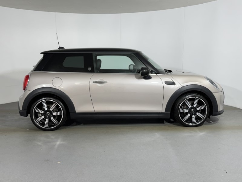 2023 (23) MINI HATCHBACK 1.5 Cooper Exclusive 3dr Auto 5761048