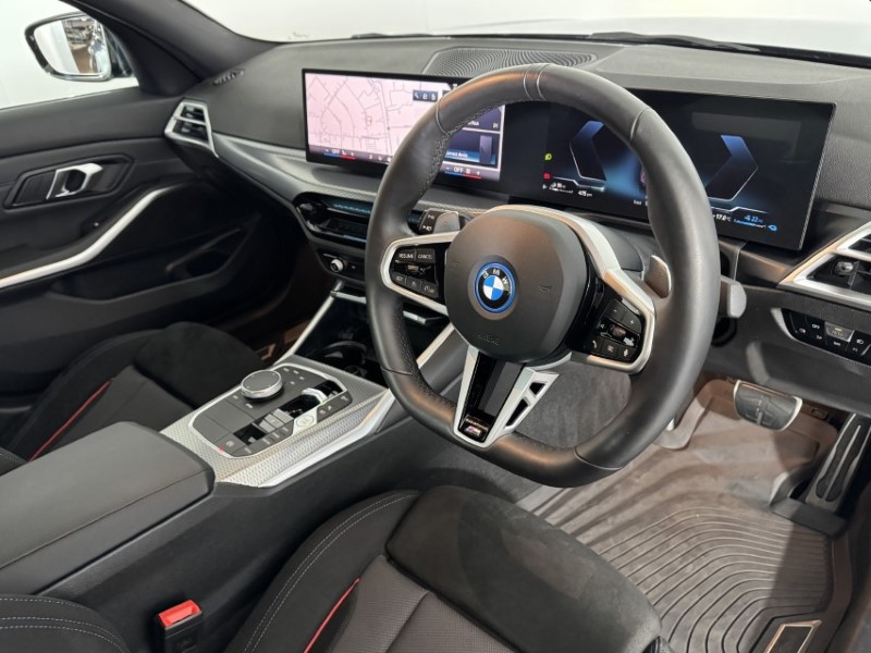2025 (75) BMW 3 SERIES 330e 22.3 kWh M Sport 4dr Step Auto 5829740