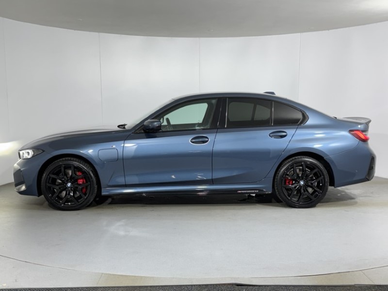 2025 (75) BMW 3 SERIES 330e 22.3 kWh M Sport 4dr Step Auto 5829774