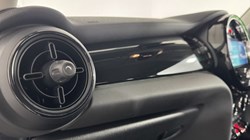 2022 (72) MINI HATCHBACK 1.5 Cooper Classic 3dr Auto 5777447