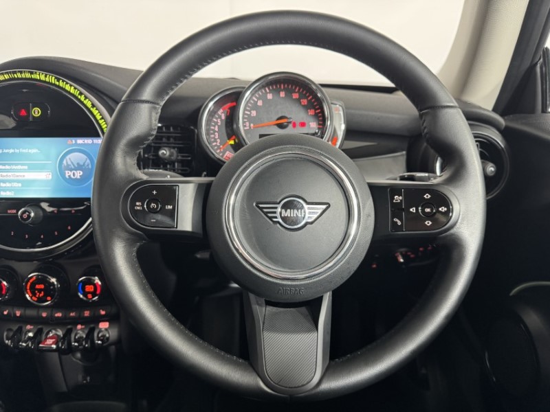 2022 (72) MINI HATCHBACK 1.5 Cooper Classic 3dr Auto 5777419