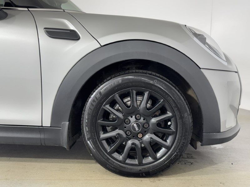 2022 (72) MINI HATCHBACK 1.5 Cooper Classic 3dr Auto 5777437