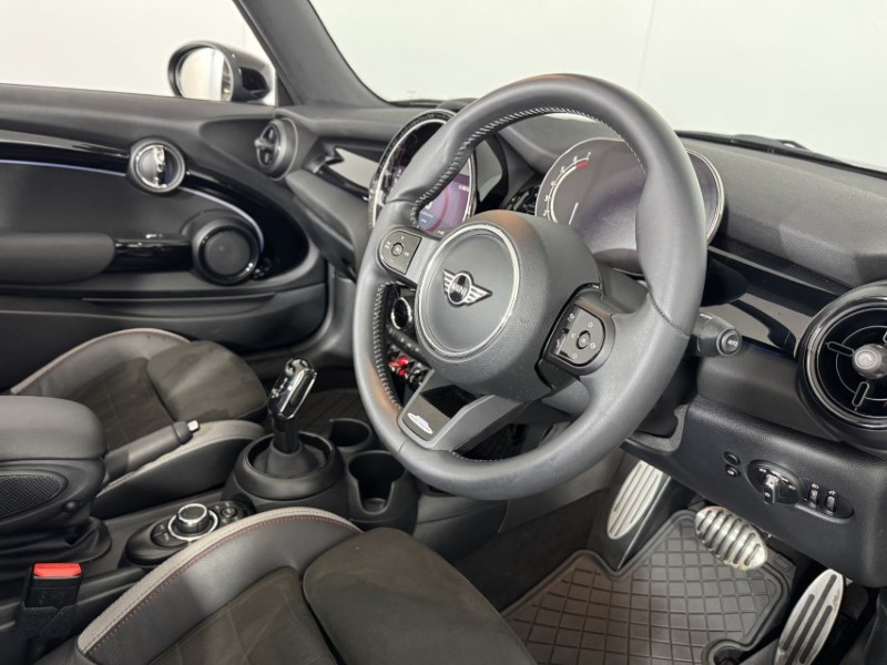 2024 (24) MINI CONVERTIBLE 1.5 Cooper Sport Premium 2dr Auto 5765232