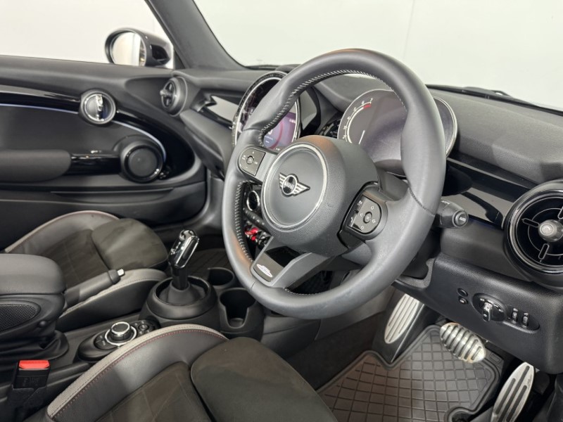 2024 (24) MINI CONVERTIBLE 1.5 Cooper Sport Premium 2dr Auto 5765233