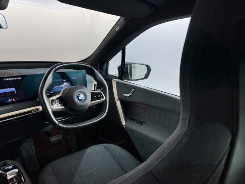 2023 (23) BMW iX 240kW xDrive40 M Sport 76.6kWh 5dr Auto 5849415