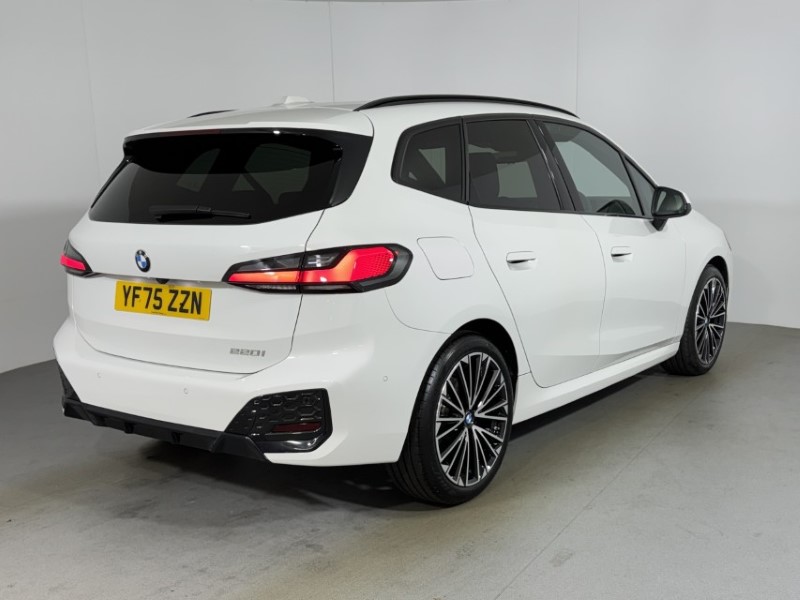 2025 (75) BMW 2 SERIES 220i MHT M Sport 5dr DCT 5814714