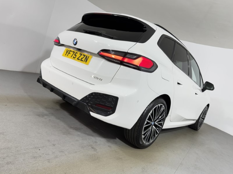 2025 (75) BMW 2 SERIES 220i MHT M Sport 5dr DCT 5814701