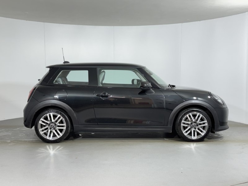 2024 (24) MINI COOPER 1.5 C Classic 3dr Auto 5948449
