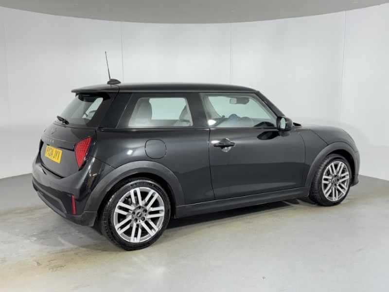 2024 (24) MINI COOPER 1.5 C Classic 3dr Auto 5948450