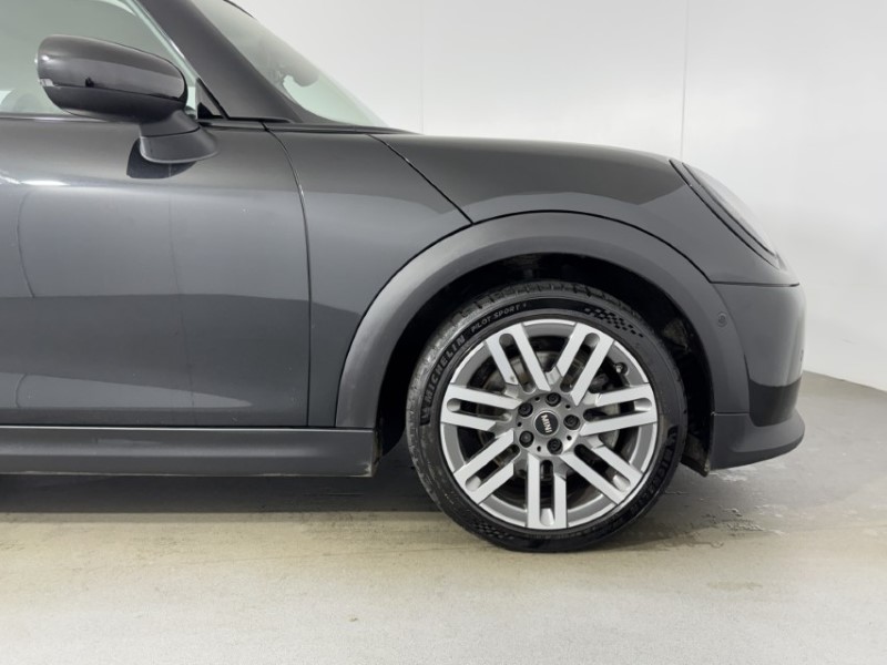 2024 (24) MINI COOPER 1.5 C Classic 3dr Auto 5948431