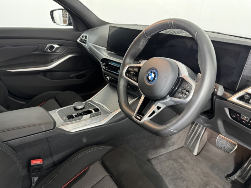 2026 (26) BMW 3 SERIES 330e 22.3 kWh M Sport 5dr Step Auto 5912130
