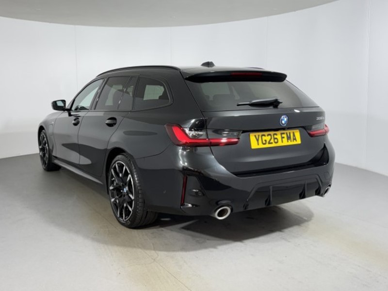 2026 (26) BMW 3 SERIES 330e 22.3 kWh M Sport 5dr Step Auto 5918101