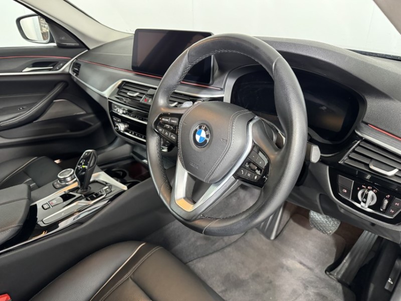 2022 (22) BMW 5 SERIES 520d MHT SE 4dr Step Auto 5935573