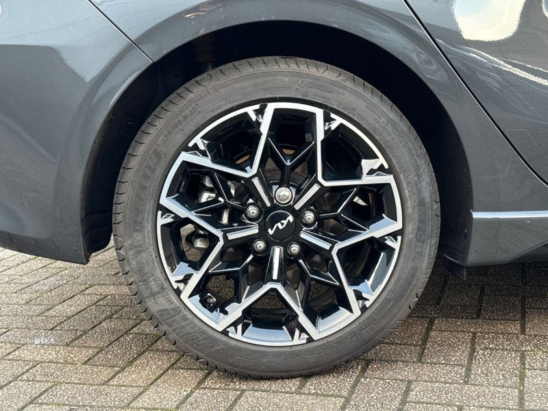 2025 (25) KIA CEED 1.5T GDi ISG 138 GT-Line 5dr 4900933