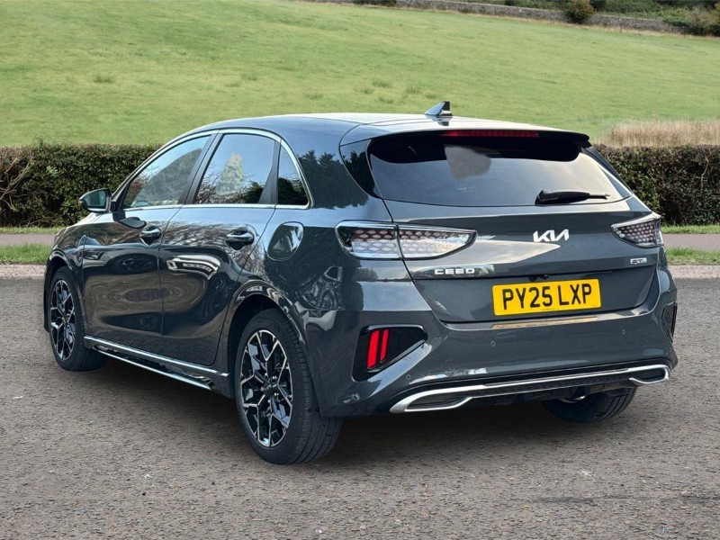 2025 (25) KIA CEED 1.5T GDi ISG 138 GT-Line 5dr 4900927