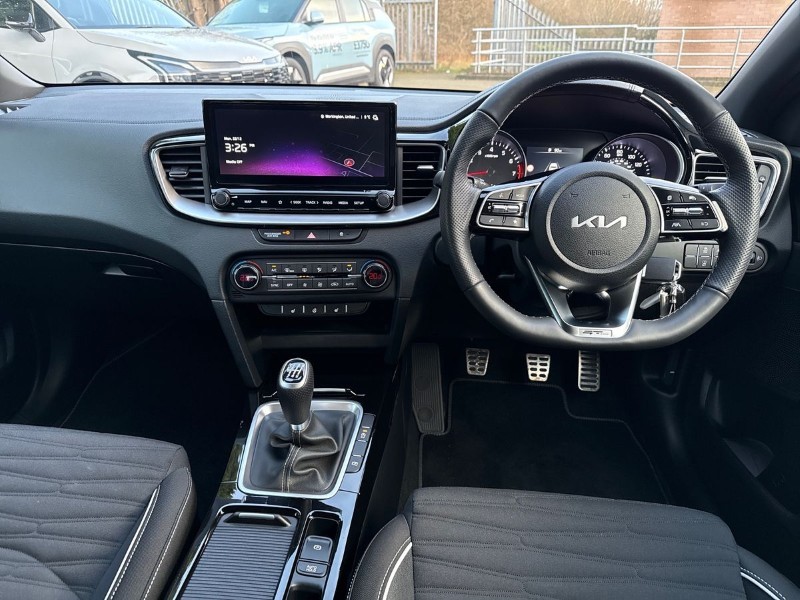2025 (25) KIA CEED 1.5T GDi ISG 138 GT-Line 5dr 4900946