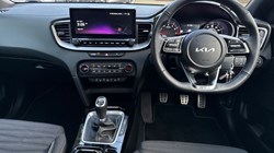 2025 (25) KIA CEED 1.5T GDi ISG 138 GT-Line 5dr 4900946