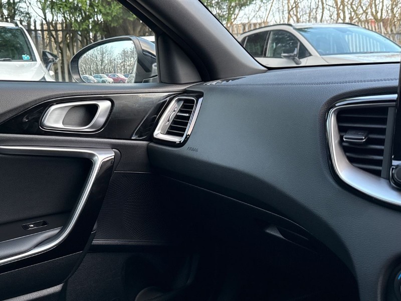 2025 (25) KIA CEED 1.5T GDi ISG 138 GT-Line 5dr 4900952