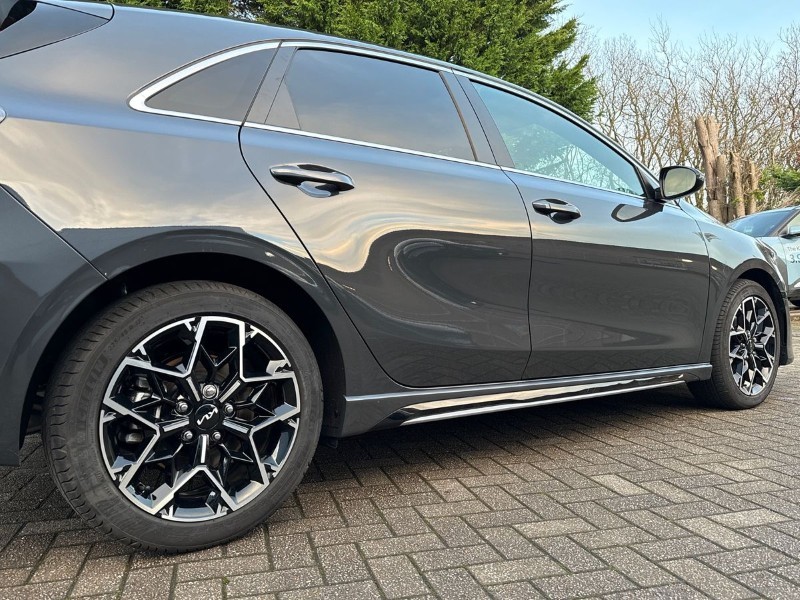 2025 (25) KIA CEED 1.5T GDi ISG 138 GT-Line 5dr 4900959