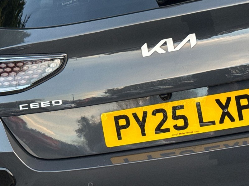 2025 (25) KIA CEED 1.5T GDi ISG 138 GT-Line 5dr 4900965