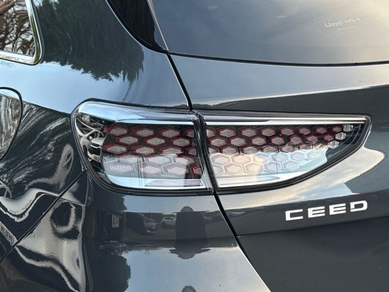 2025 (25) KIA CEED 1.5T GDi ISG 138 GT-Line 5dr 4900963