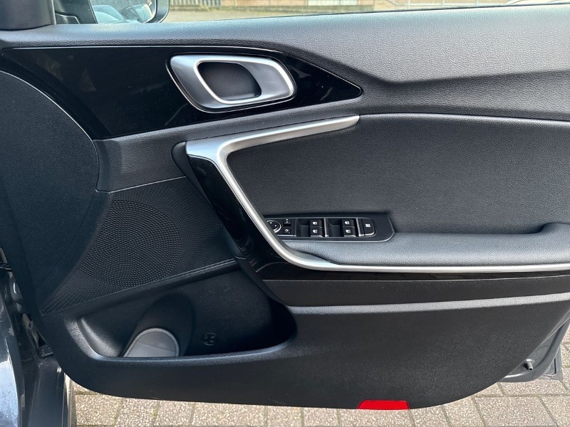 2025 (25) KIA CEED 1.5T GDi ISG 138 GT-Line 5dr 4900936