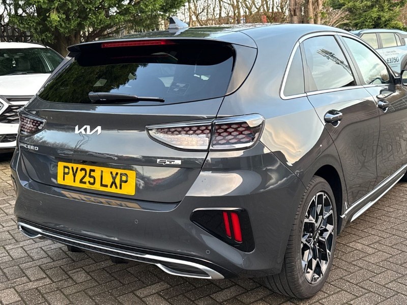 2025 (25) KIA CEED 1.5T GDi ISG 138 GT-Line 5dr 4900964