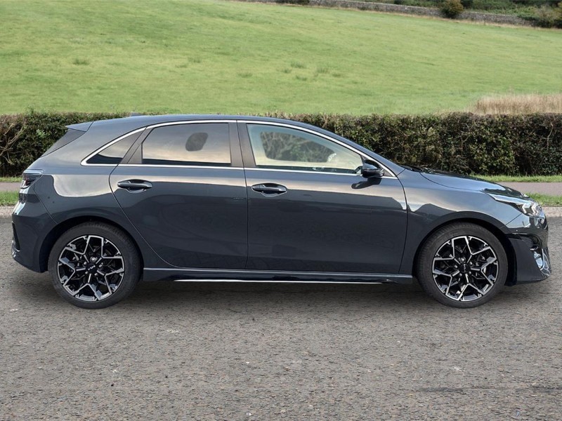 2025 (25) KIA CEED 1.5T GDi ISG 138 GT-Line 5dr 4900930