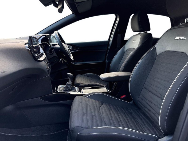 2025 (25) KIA CEED 1.5T GDi ISG 138 GT-Line 5dr 4900928