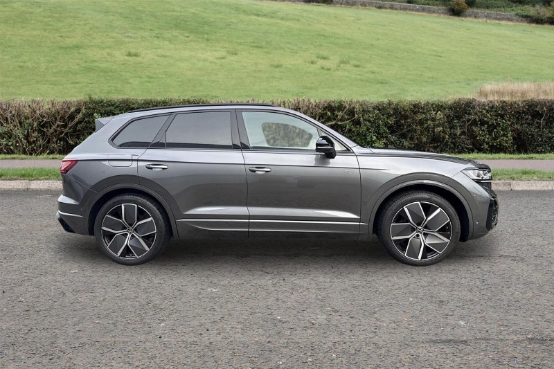 2025 (75) VOLKSWAGEN TOUAREG 3.0 V6 TDI 4Motion 286 Black Edition 5dr Tip Auto 4907746