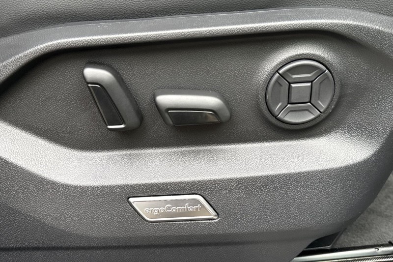 2025 (75) VOLKSWAGEN TOUAREG 3.0 V6 TDI 4Motion 286 Black Edition 5dr Tip Auto 4891545