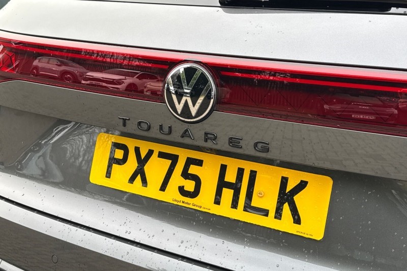 2025 (75) VOLKSWAGEN TOUAREG 3.0 V6 TDI 4Motion 286 Black Edition 5dr Tip Auto 4891573