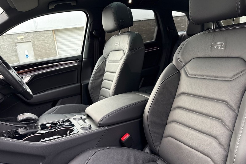 2025 (75) VOLKSWAGEN TOUAREG 3.0 V6 TDI 4Motion 286 Black Edition 5dr Tip Auto 4891563