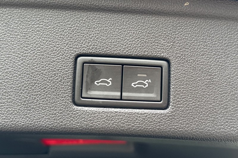 2025 (75) VOLKSWAGEN TOUAREG 3.0 V6 TDI 4Motion 286 Black Edition 5dr Tip Auto 4891566