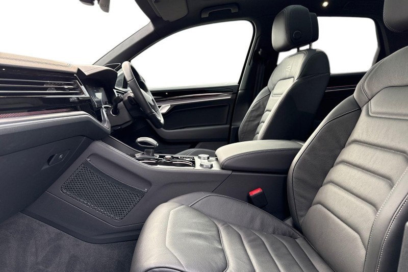 2025 (75) VOLKSWAGEN TOUAREG 3.0 V6 TDI 4Motion 286 Black Edition 5dr Tip Auto 4891533