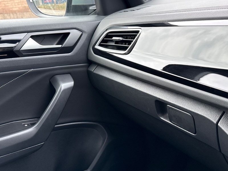 2023 (73) VOLKSWAGEN T-ROC 1.5 TSI R-Line 5dr 5040947