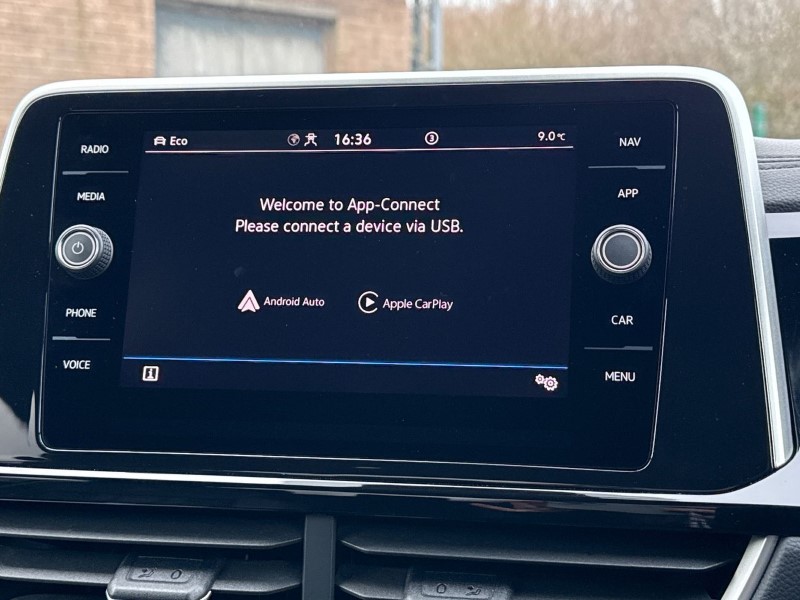 2023 (73) VOLKSWAGEN T-ROC 1.5 TSI R-Line 5dr 5040943