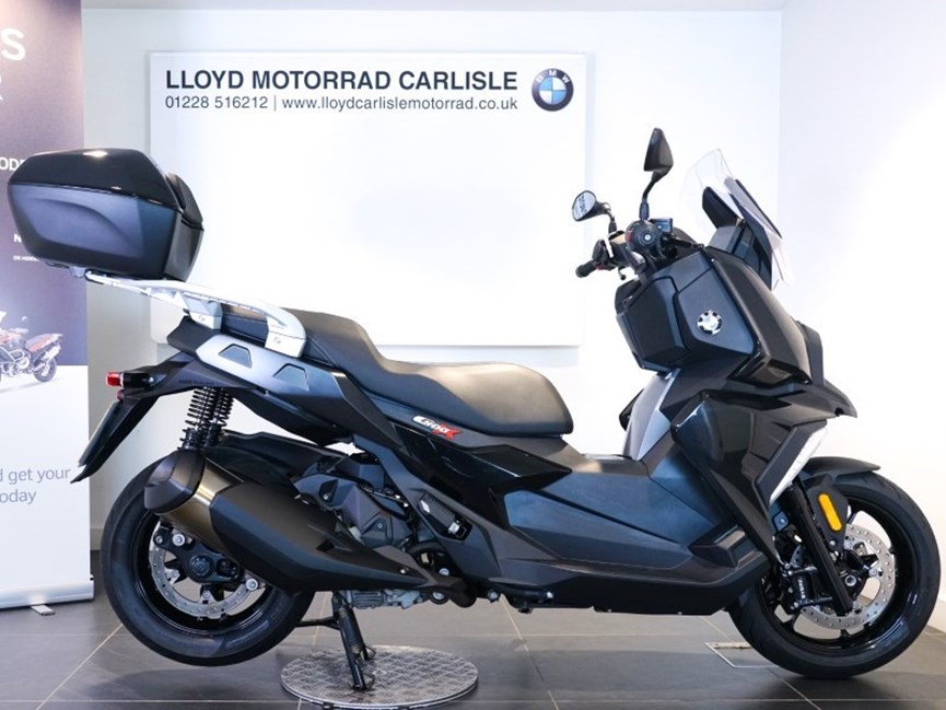 2021 (71) C 400 X SE